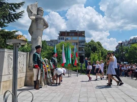 Почит към Ботев и загиналите за свободата и независимостта на България